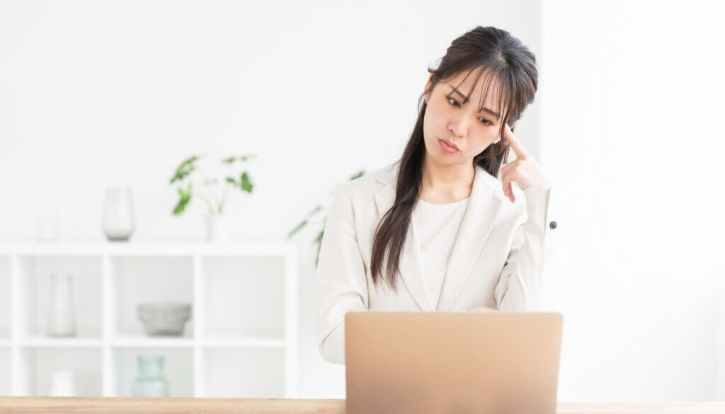 young asian businesswoman using laptop,trouble